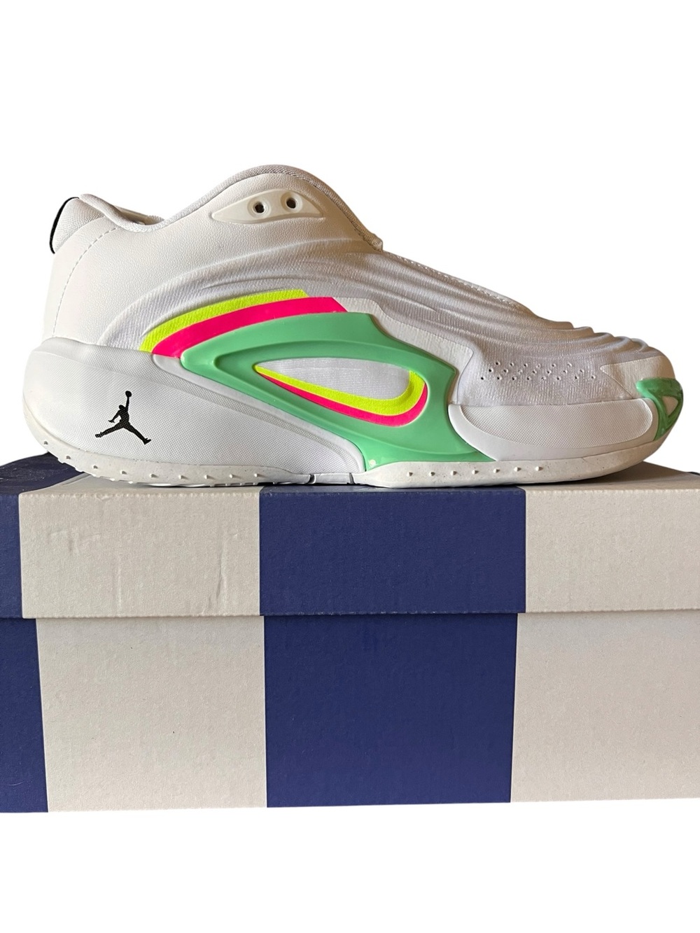 Jordan Luka 3 BG White Volt Glow Basketball Shoes Youth 6.5/Women’s  8-8.5 NIB